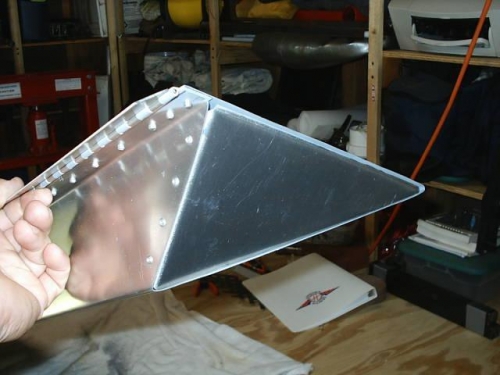 Outboard left showing flush-fitting aileron tip