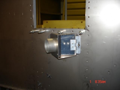 Hot air valve fitted to firewall