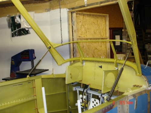 Fitted gas struts and mountings