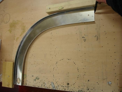 Draw a line at the inboard end onto the bench