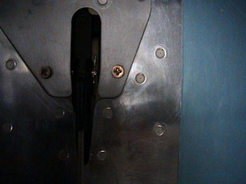 Electric trim servo motor installation