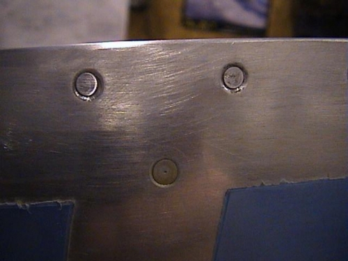 Double flush rivets in trailing edge