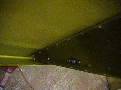 Inboard rib with pushrod platenut