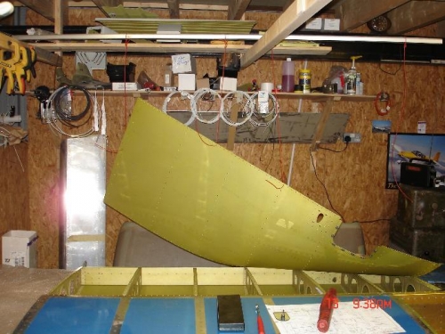 Used the same method for holding the skin back as I did for the inboard skin