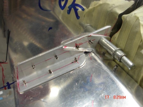 Right inlet floor to sidewall joint