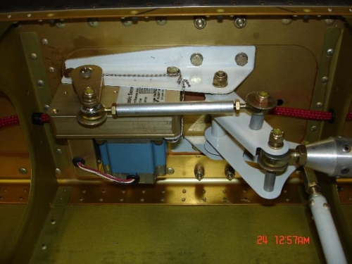 Roll servo in right wing