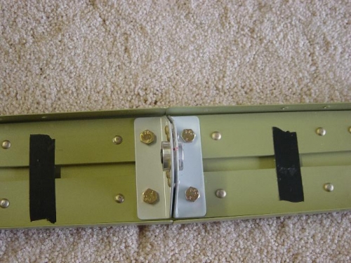 Center hinge bracket