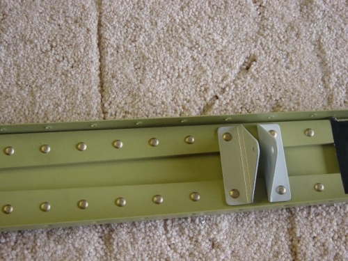 Middle hinge bracket