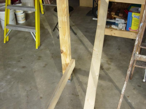 Floor attachment with metal brace