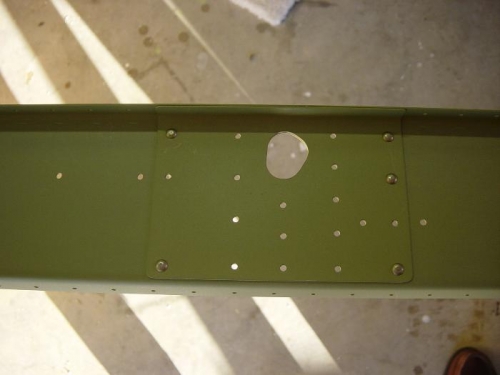 Not many rivets until attaching the aileron bracket and ribs