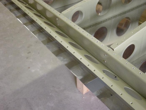 Flap brace clicoed to rear spar, ready for riveting