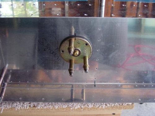 Baffle hole for fuel sender