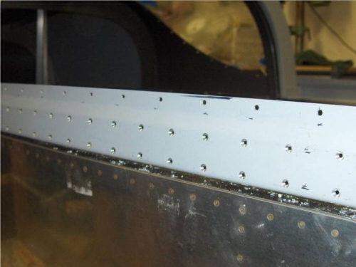 Side rails countersunk for mating side skirt skins