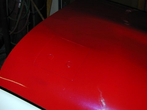 Flush latch oil door