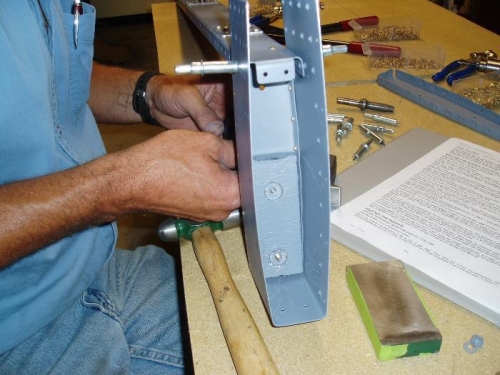 fixing the counterweight to the rudder