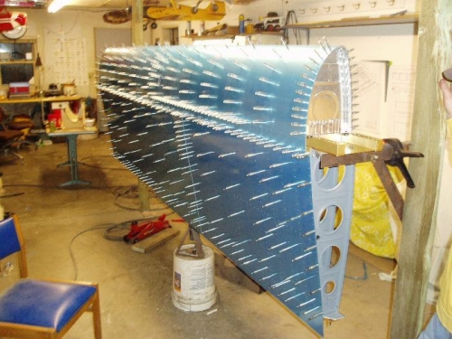 left fuel tank on wing