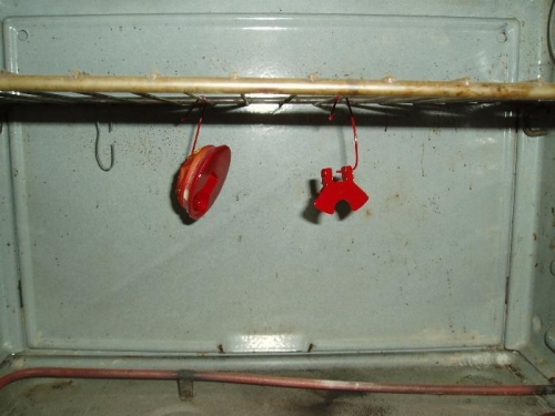 fuel caps are powdercoated red