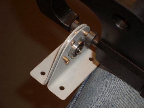 Riveting HS Center Hinge