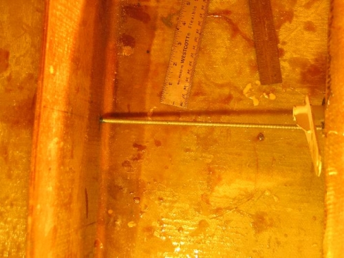 Threaded rod from cylinder shaft to gear bulkhead