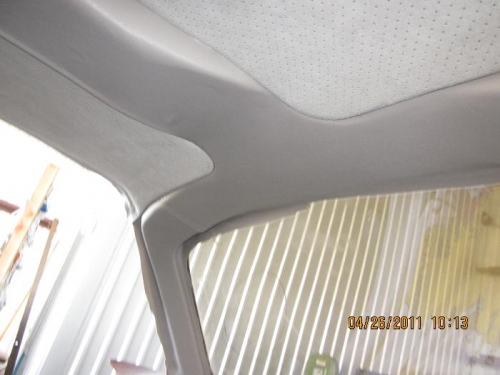 Windshield-pilot door corner