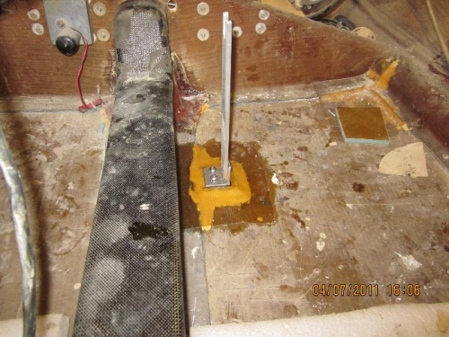 Center seat support