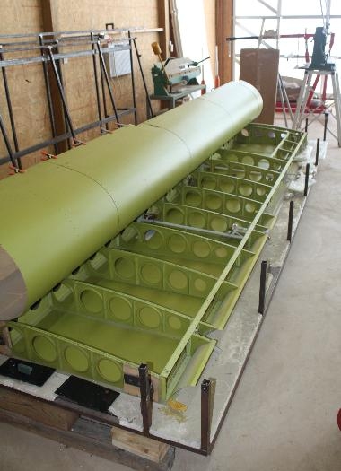 Left wing pulleys and pushrods .