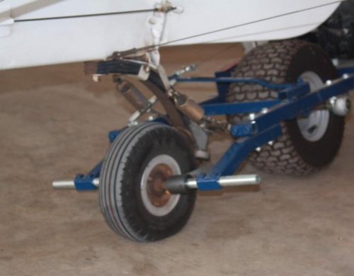Stabilizing the tailwheel prior to lifting each wheel by the motor mount.