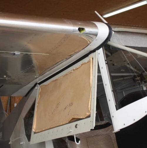 Lower wing root seals.