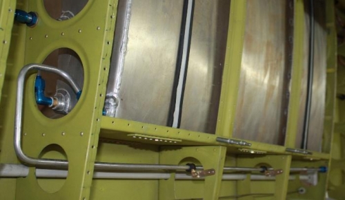 Aft main tank vent line run.