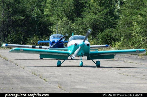 RV-6 et RV-7 sur le taxiway pour le décollage.