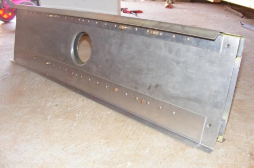 The rear additional plates of aluminium.