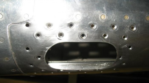 EPU plug with dimpled holes
