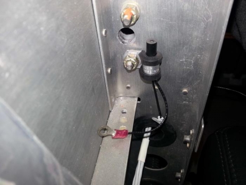 Mounting of the door reed switches