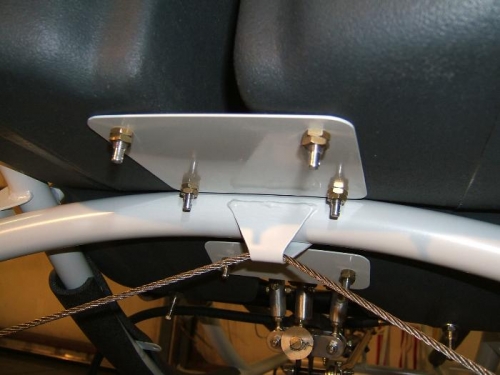 Lower tank spreader plates