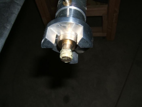 Greased centering pin on the tail shaft coupler