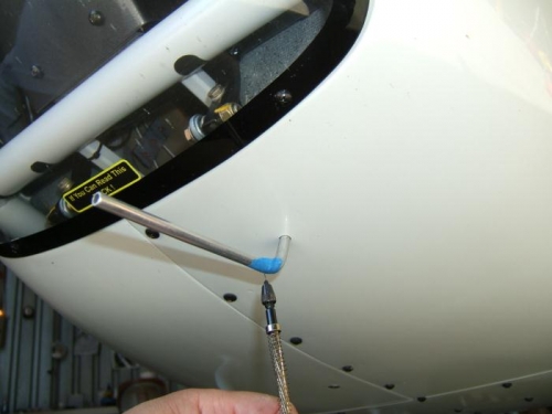 Pitot pressure bleed hole