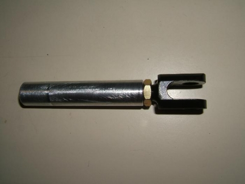 Shortened lateral clutch brace