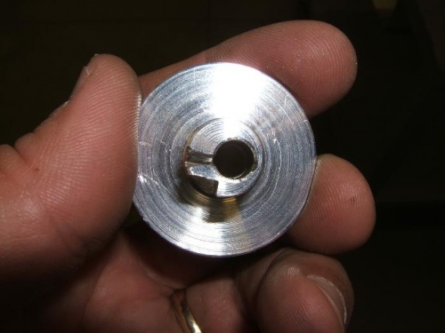 Slotted and tapped to clamp the pitot tube