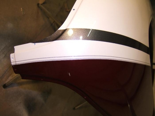 Pinstripe on nose of right cabin