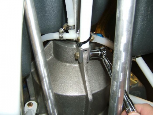 Lower lift strut bolt