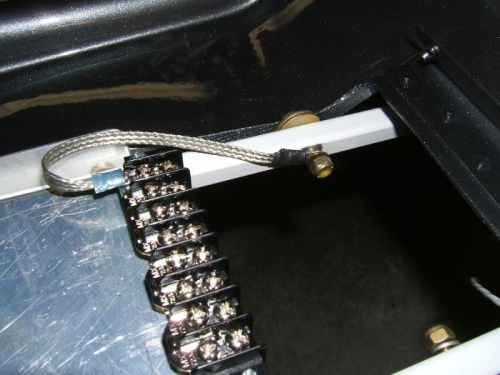 Frame grounding strap