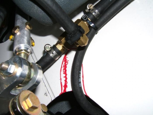 Cut out for the sight gauge hose