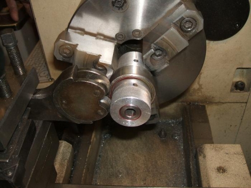 Knurling carrier bearing