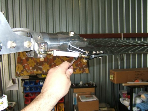 Adjusting drag link to set blade lead-lag