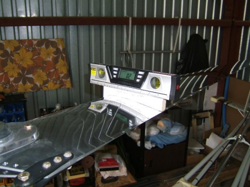 Checking blade lead-lag with digital level