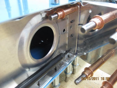 404 & 405 ribs final drilled to front spar with #30 bit.