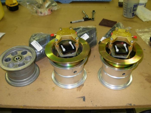 Nose gear and main gear hubs