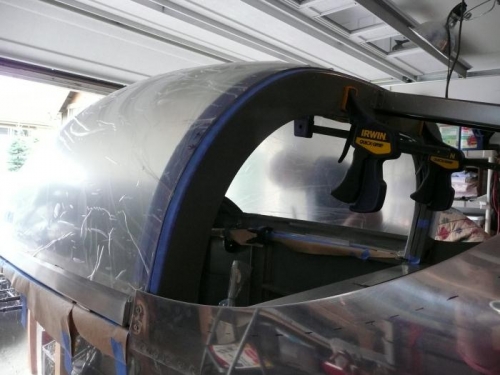 Canopy split at roll bar