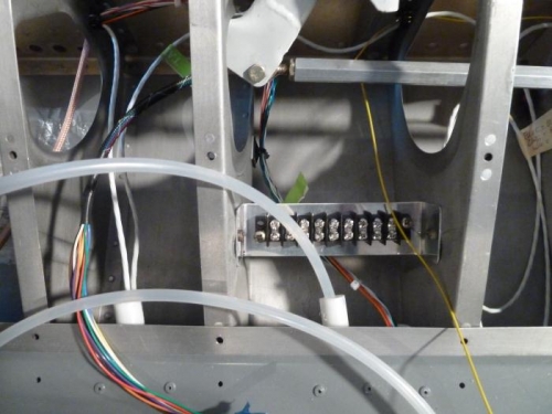 Pilot side junction block