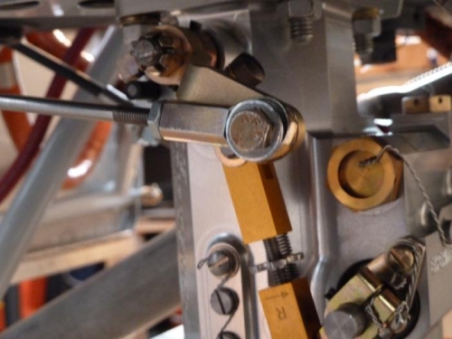 Fuel servo throttle side